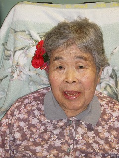 グループホームではお化粧療法・女性はいつでも美しく