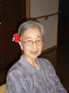 グループホームではお化粧療法・女性はいつでも美しく