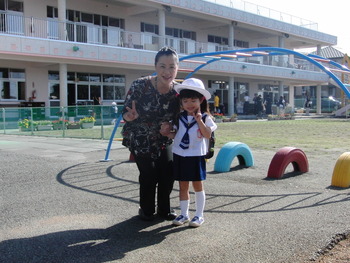 幼稚園の祖父母参観会に出席しました