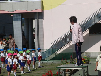 幼稚園の祖父母参観会に出席しました