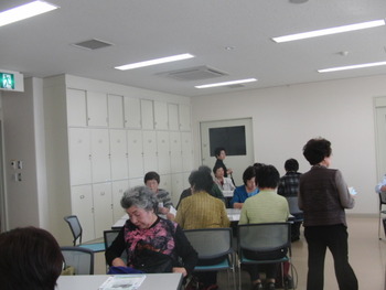 認知症の人と家族の会のつどいに参加