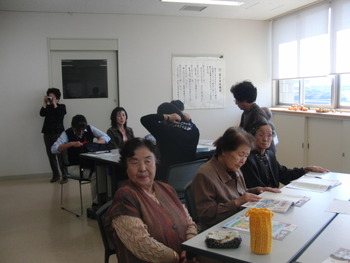 認知症の人と家族の会のつどいに参加
