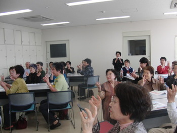 認知症の人と家族の会のつどいに参加