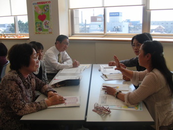 認知症の人と家族の会のつどいに参加
