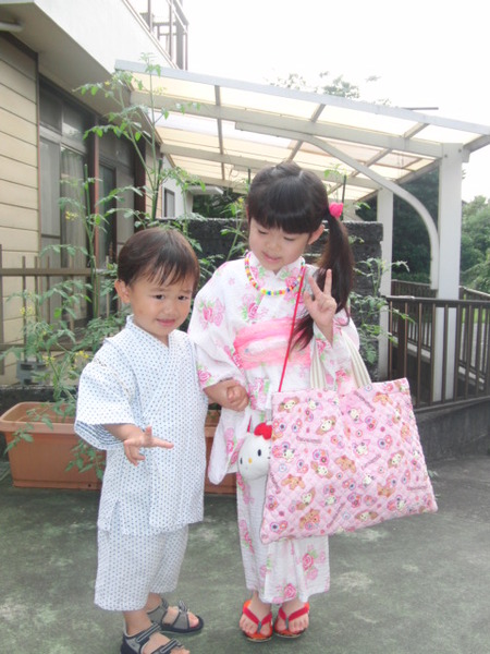 今日は孫のAちゃんの幼稚園の夏祭りです。おめかしでお出かけ