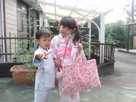 今日は孫のAちゃんの幼稚園の夏祭りです。おめかしでお出かけ
