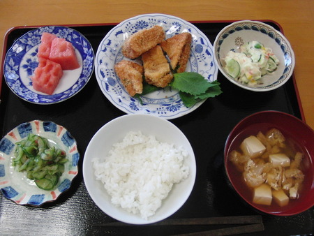 今日のランチは白はんぺんのフライです。美味しいよ♪
