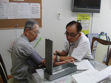 今日は高木内科循環器科・高木茂人医師の往診日です