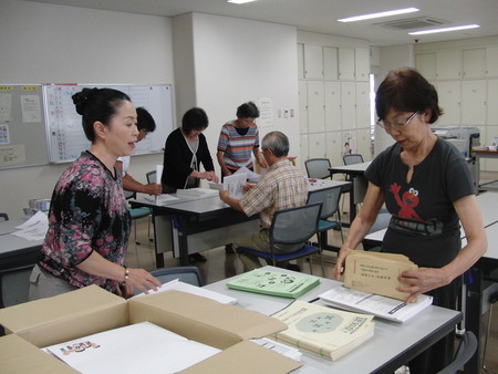 フィランセで新聞印刷とアルツハイマーデーの資料作り