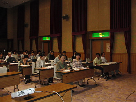 今日の午後は2010年世界アルツハイマーデーの記念講演会