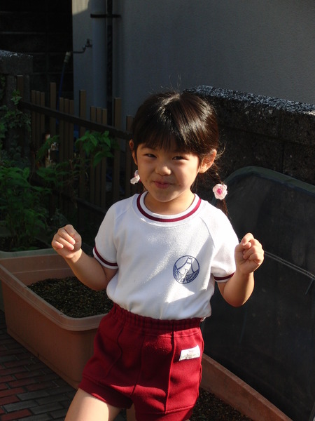 今日は孫の幼稚園の運動会です。バアバも玉入れに参加