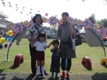 今日は孫の幼稚園の運動会です。バアバも玉入れに参加