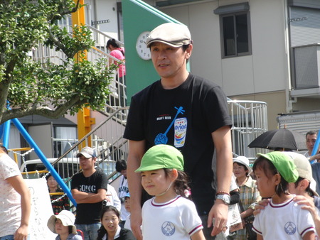 今日は孫の幼稚園の運動会です。バアバも玉入れに参加