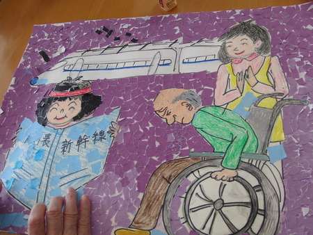 午後は小規模では壁画と作業、グループホームはちぎり絵
