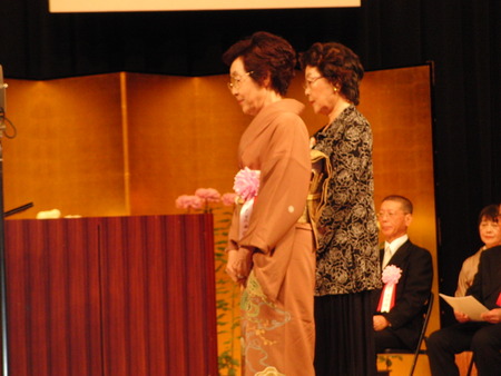 今日は富士市表彰式典の日・認知症の人と家族の会が表彰