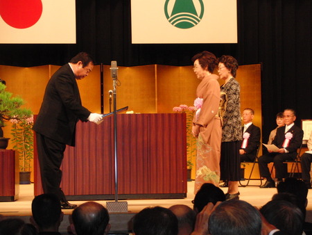 今日は富士市表彰式典の日・認知症の人と家族の会が表彰