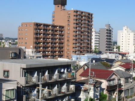 八王子の実家にて・富士市に比べて都会です