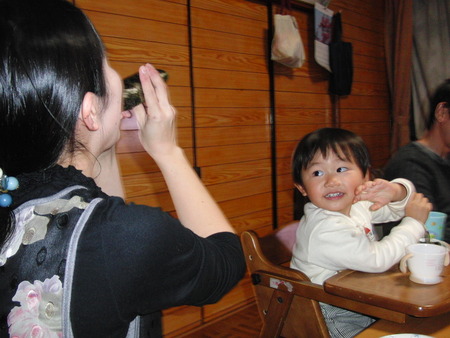 わが家の節分孫のＫ君は鬼のお面で大泣きです