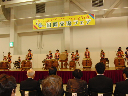 富士商工会議所女性会エコーレが国際交流フェアに参加