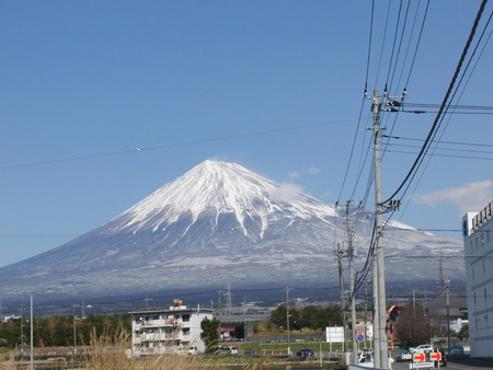 家族との団欒・久々の外食です。富士山も雪化粧で美しい