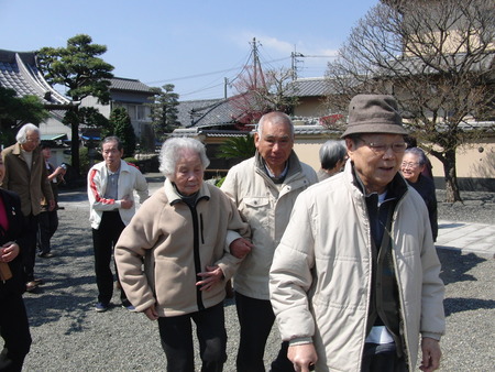 今日は花見出かけました。お昼は花見御膳で祝いましょう。