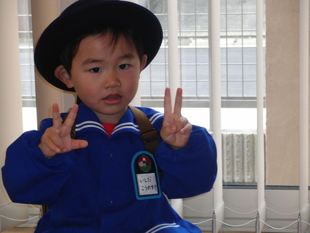 孫のA ちゃん・K君二人仲良く須津幼稚園に登園です♪♪