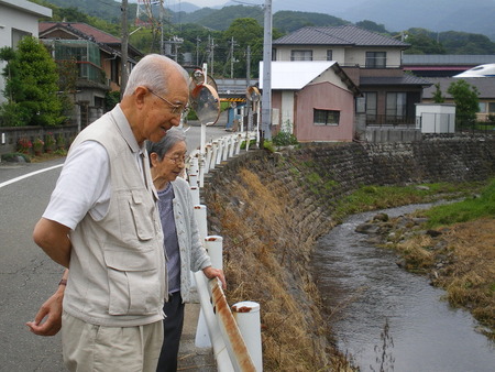 天気予報では午後から雨ということで早めに散歩
