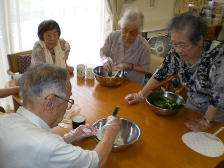 ランチのお手伝い・ポテトサラダのお手伝い