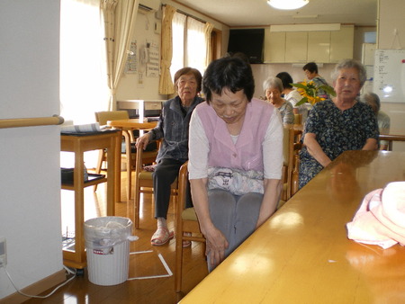 今日はケアビクスで軽い体操をしましょう