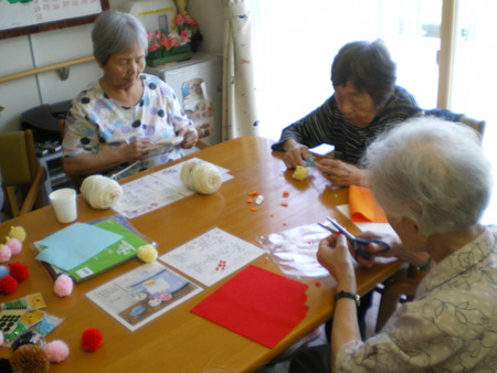 福祉展に向けてマスコット作りです