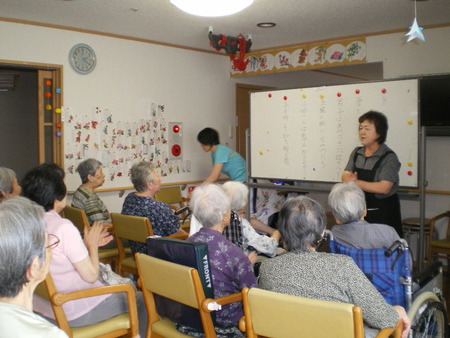 今日のレクはケアビクス体操とことわざ遊び