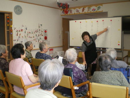 今日のレクはケアビクス体操とことわざ遊び