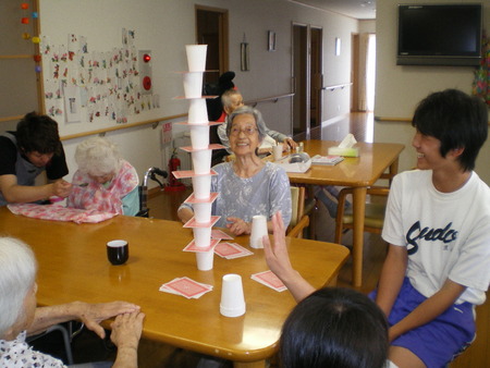 夏休み福祉ボランティアで須津中3年生2名が来訪されました