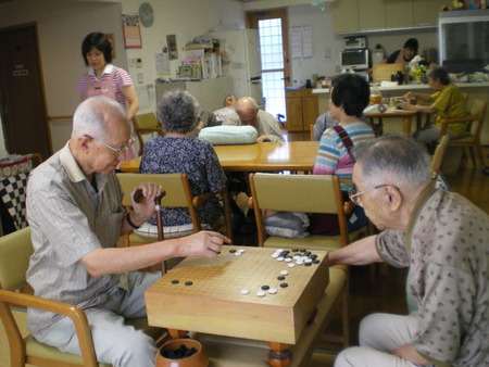 午前中の日常・グループホームではおやつとのんびり囲碁を