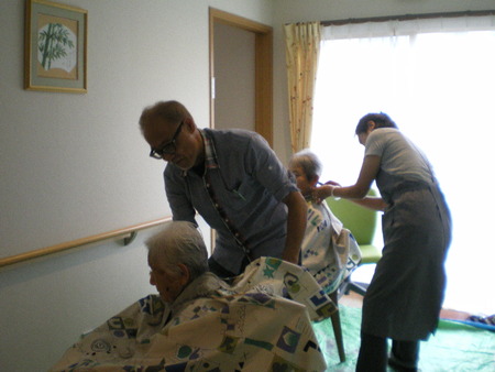 本日は蒲原から床屋さんが来訪