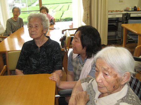 今日のレクは漢字読みの脳のトレーニング