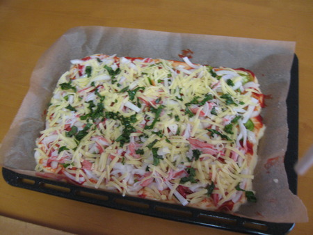 老人向け手作りピザのおやつです。下地ホットケーキミックス
