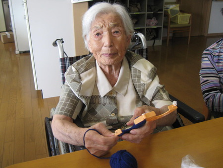 午後のレクはボンボン作り