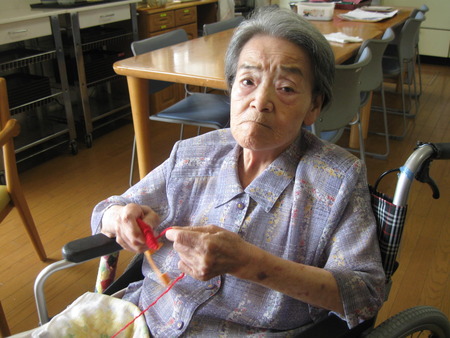 午後のレクはボンボン作り