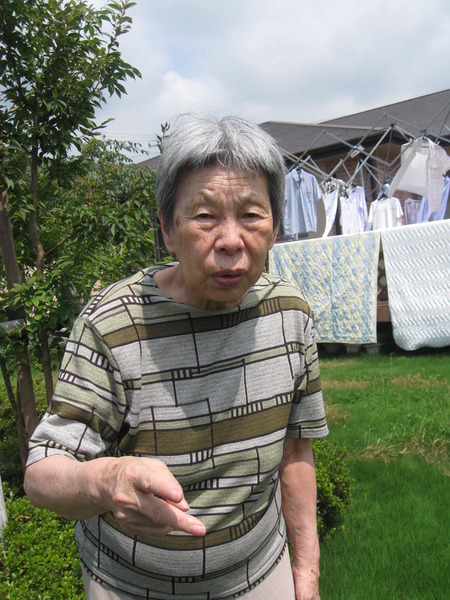 小規模ではカレーノ準備・GHではマイクを持って歌っています