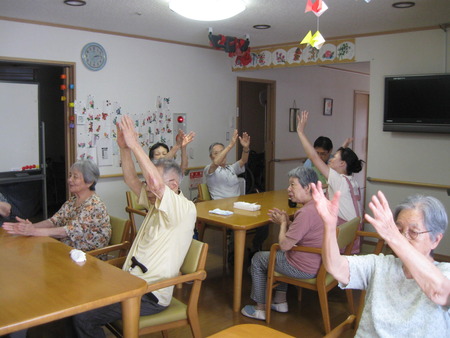 今日のレクはビンゴゲームで楽しみました　☆