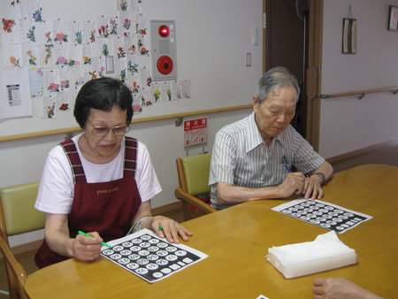 今日のレクはビンゴゲームで楽しみました　☆