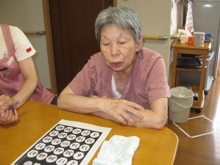 今日のレクはビンゴゲームで楽しみました　☆