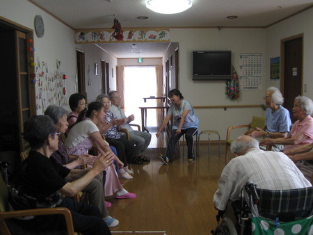 2人3脚祭りで民謡踊りの練習をしています　♪♪