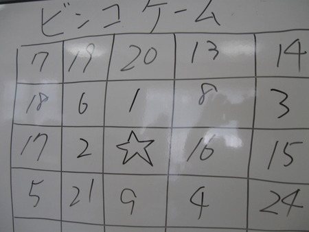 午後のレクはビンゴゲームで楽しみました。
