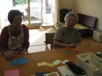 午後は皆さんで工作です