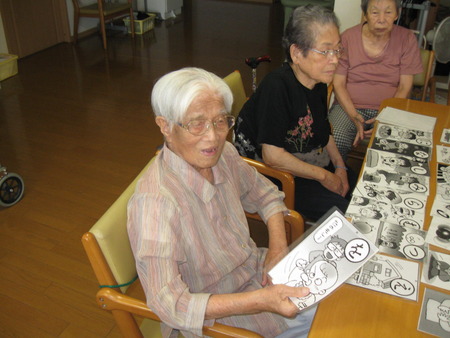 今日のレクは大判カルタで楽しみました　☆