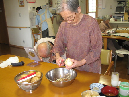 ゴーヤを近所の方からたくさんいただきました。メニュー思案中