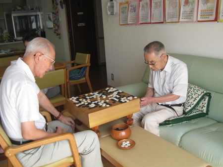 輪投げにチャレンジ・その後は囲碁をのんびりと