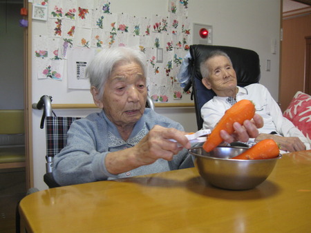 ランチのお手伝い・焼き魚、きゅうりとわかめの酢の物